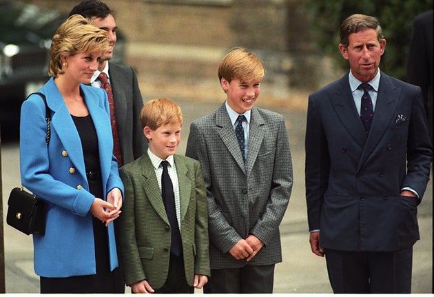 Lady Diana mit ihren Söhnen Harry (links) und William (zw. v. rechts) und Ex-Mann Prinz Charles.