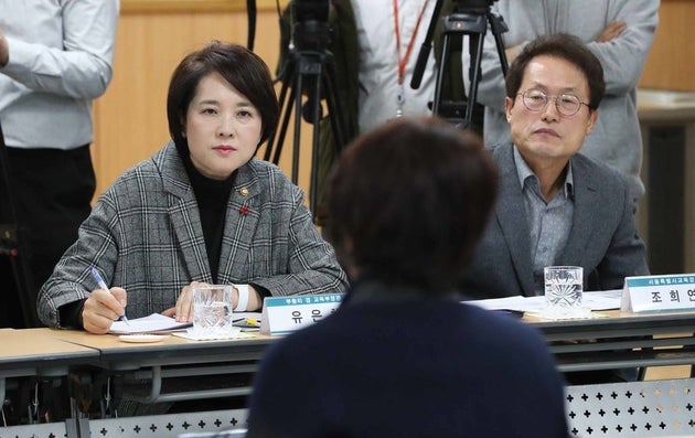 유은혜 사회부총리 겸 교육부장관이 18일 오전 서울 성북구 성북강북교육지원청특수교육지원센터에서 장애학생 인권보호 종합 대책을 발표한 뒤 간담회에 참석하고 있다.
