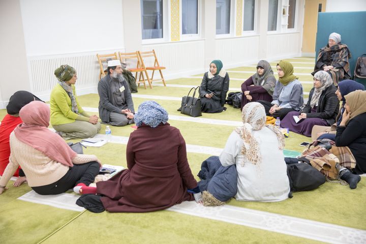 Leading Islamic scholar Sheikh Ibrahim Mogra talks to female students aspiring to lead mosques in the UK