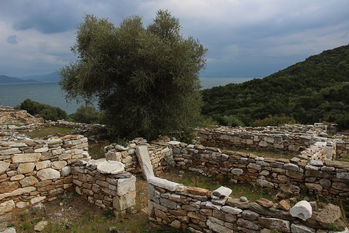 Ερείπια σπιτιών του φρουρίου.