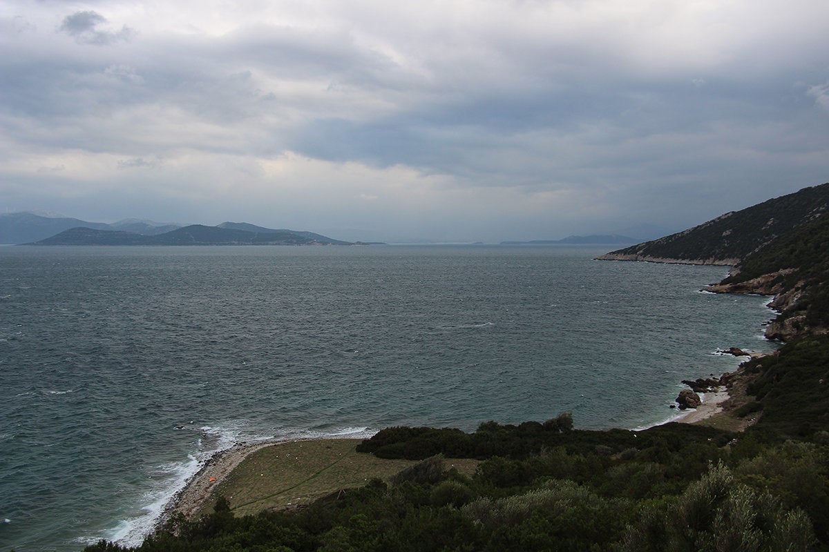 Το επιχωμένο ανατολικό λιμάνι, πιθανόν κυρίως εμπορικό.