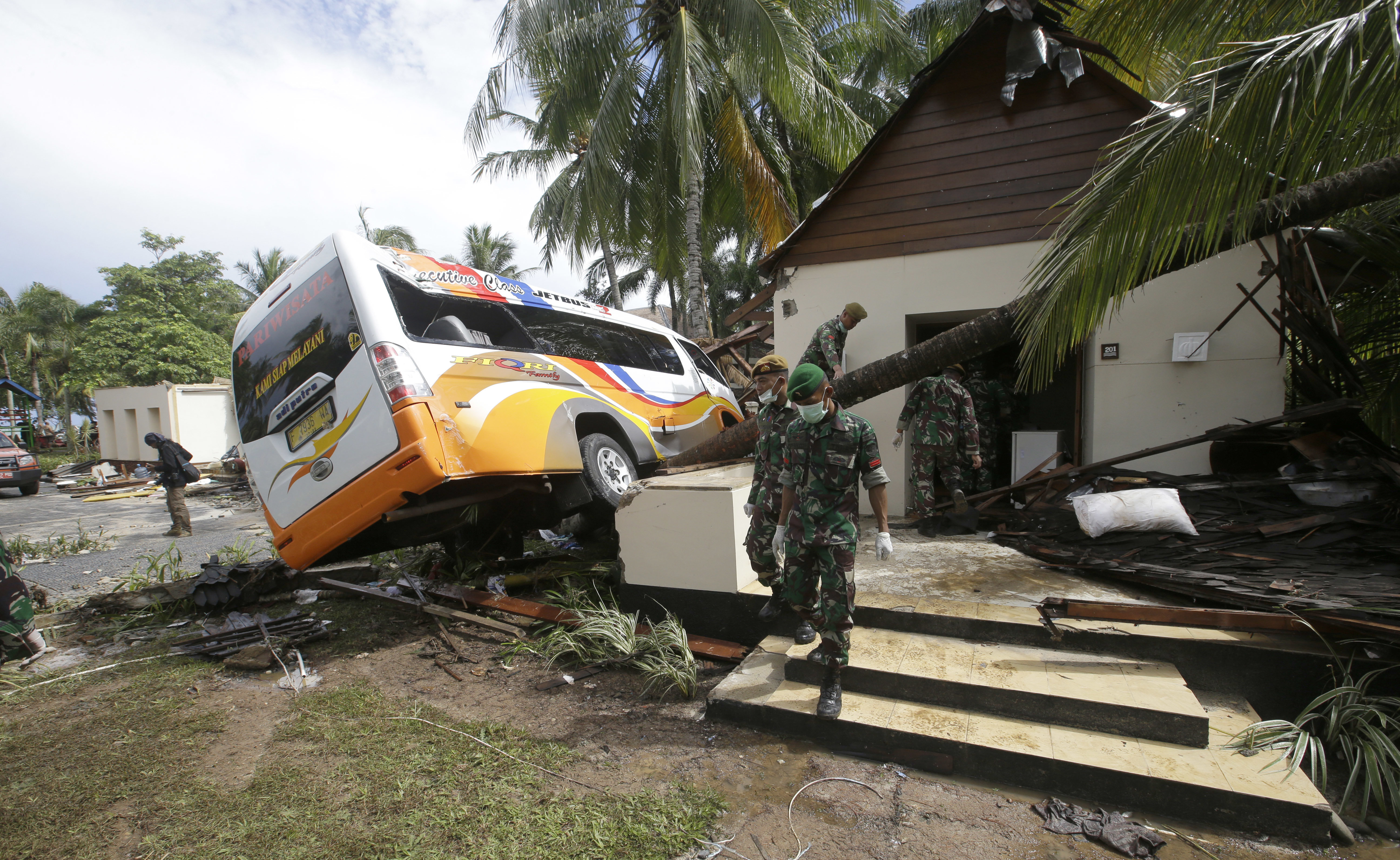 Rescuers Dig Through Rubble For Survivors After Indonesian Tsunami ...