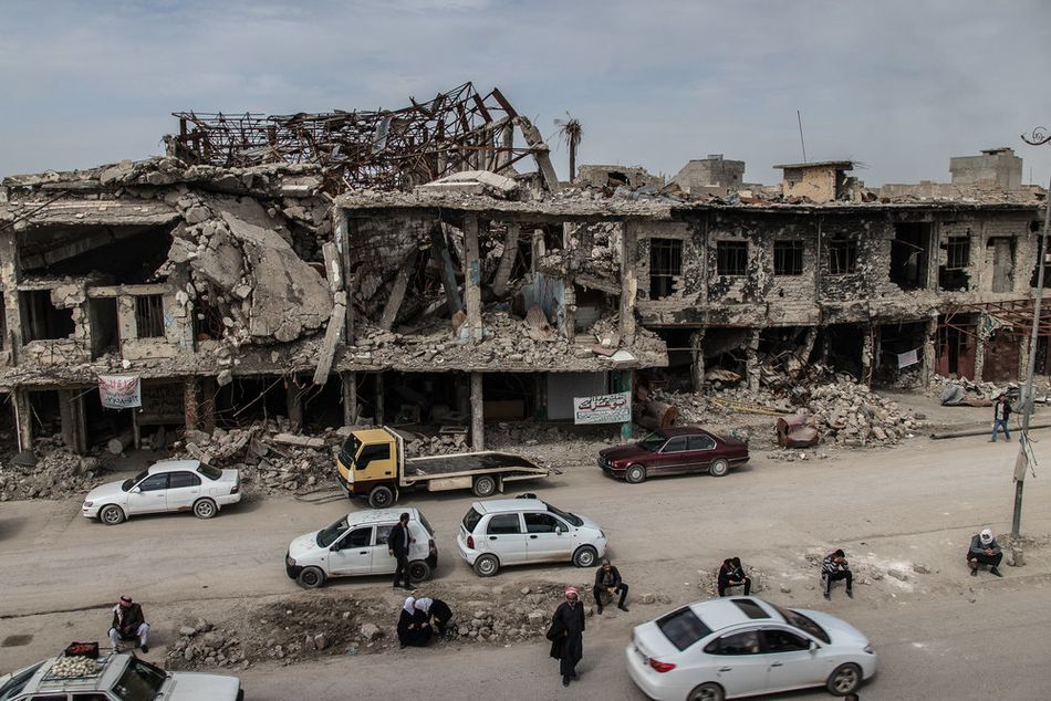 Η παλιά πόλη της Μοσούλης, που υπέστη σφοδρούς βομβαρδισμούς από εδάφους και αέρος και επιθέσεις με αυτοσχέδιους εκρηκτικούς μηχανισμούς στη διάρκεια της μάχης για την ανακατάληψη της πόλης από το Ισλαμικό Κράτος το 2016-17. Εξαιτίας των καταστροφών και της παρουσίας αυτοσχέδιων εκρηκτικών μηχανισμών, βλημάτων που δεν έχουν εκραγεί και παγίδων, μεγάλο μέρος της παλιάς πόλης παραμένει μη προσβάσιμο. Παρ' όλα αυτά 5.000 με 7.000 άνθρωποι έχουν επιστρέψει στα σπίτια τους, πολλά από τα οποία έχουν υποστεί ζημιές και δεν έχουν ρεύμα και νερό. (Απρίλιος 2018)