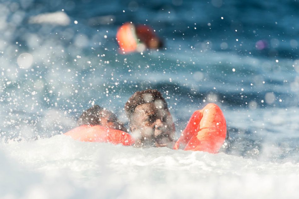 Σε μια εφιαλτική μέρα στη Μεσόγειο, το Aquarius διέσωσε 99 ανθρώπους από μια φουσκωτή βάρκα που βούλιαξε, όμως αγνοείται άγνωστος αριθμός αντρών, γυναικών και παιδιών και θεωρείται ότι έχουν πνιγεί. Επιβεβαιώθηκε ο θάνατος δύο γυναικών. (Ιανουάριος 2018)