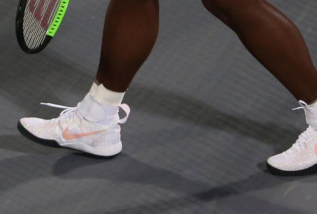 Serena Williams Glittery Sneakers Bring Serious Sparkle To The Tennis Court Huffpost