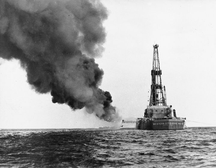 Eικόνα αρχείου, από το 1976 και τον έλεγχο ποιότητας στο πετρέλαιο του κοιτάσματος του Πρίνου, στη Θάσο