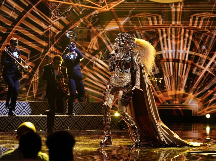 The Lion (is that you, Rumer Willis?) takes the stage in "The Masked Singer."