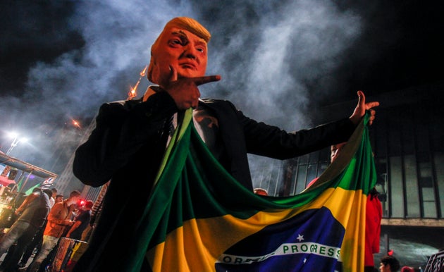 Eine Donald-Trump-Puppe auf einer Demonstration für Jair Bolsonaro.