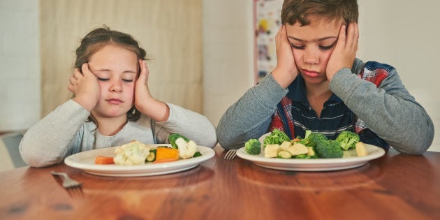 As crianças desenvolveram um mecanismo de defesa simples: este alimento é verde e desconhecido? Melhor não comer.
