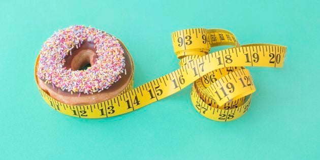 Tomar café da manhã te ajuda a controlar o impulso de comer gordura e açúcar ao longo do dia.