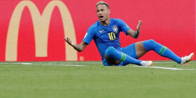 Antes da eliminação, o camisa 10 da seleção brasileira figurou diversos comerciais televisivos da rede McDonald's, ao lado de seu filho.