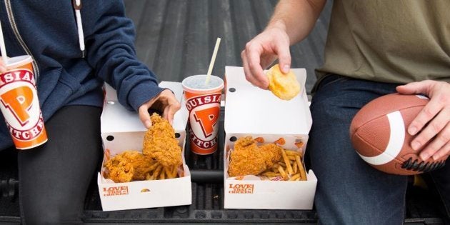 Popeyes traz frango frito bem temperado ao Brasil.