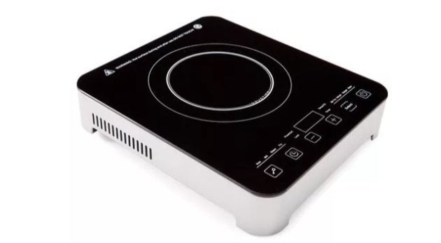 Cooktop da Polishop promete cozinhar alimentos até 80% mais rápido.