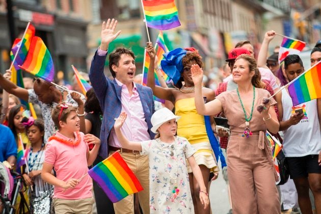 As fotos de Justin Trudeau na Parada LGBT de Toronto, no Canadá, ficaram