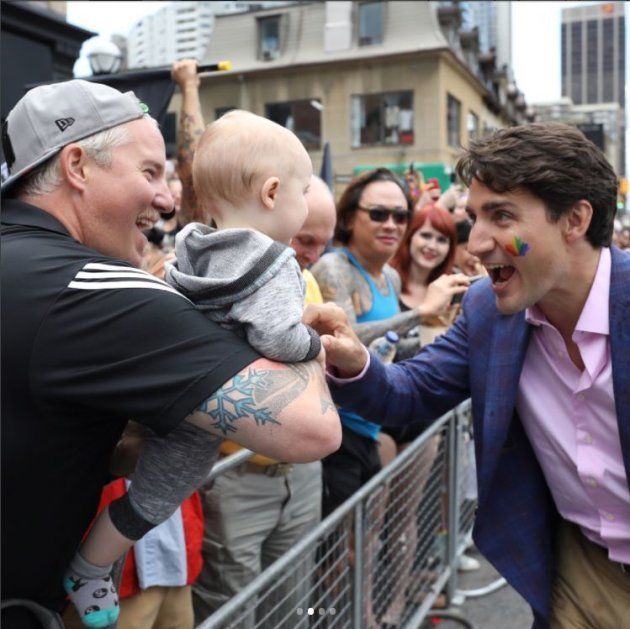 As fotos de Justin Trudeau na Parada LGBT de Toronto, no 