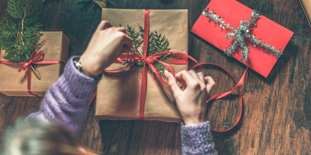 Muita gente tem dúvidas sobre como acertar na hora de comprar o presente.