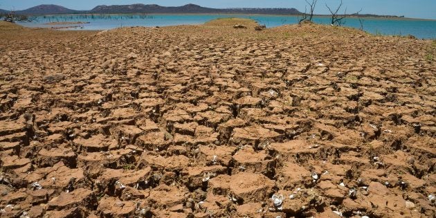 Sobradinho - A Usina Hidrelétrica de Sobradinho tem capacidade total de 1050 megawatts, mas com a falta de água não tem sido possível gerar cerca de 160 megawatts.