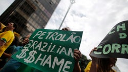 O combate à corrupção na Petrobras; interesses se