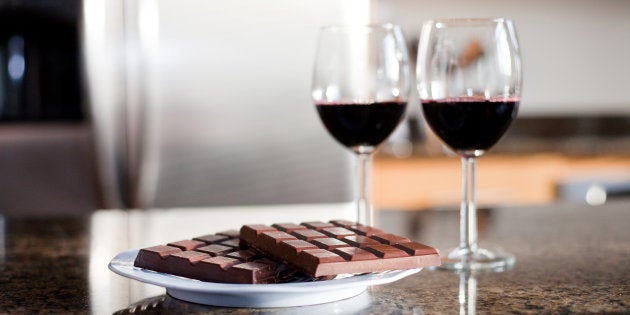 Chocolate basta para chocólatras, mas e para quem não dispensa uma taça de vinho?