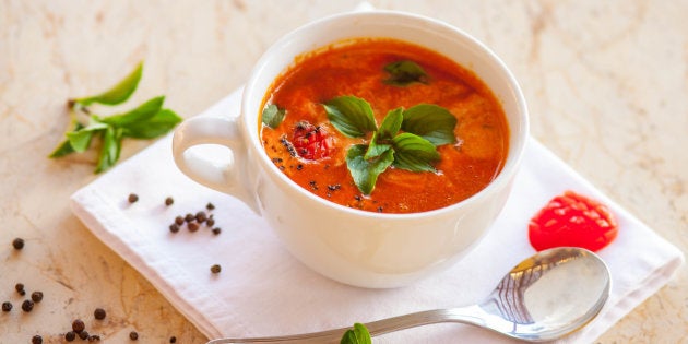 Tradicional prato espanhol, o gazpacho é uma sopa fria refrescante e absurdamente simples de fazer.