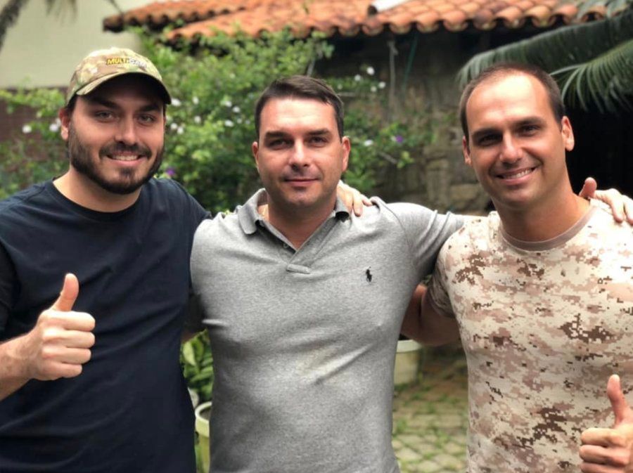 Carlos, Flávio e Eduardo: O conselho informal de Jair Bolsonaro