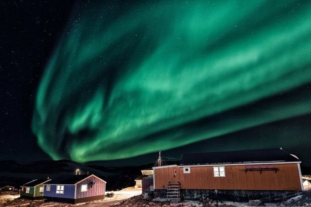Um dos fenômenos naturais mais impressionantes da Terra, a Aurora Boreal é uma das grandes atrações de Ittoqqortoormiit.