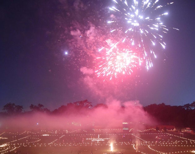 Fogos de artifício sem barulho liberam energia em forma de luz, mas sem explosões.