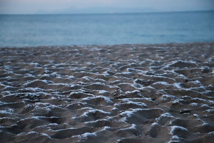 Το χιόνι πασπάλισε την παραλία του Π. Φαλήρου