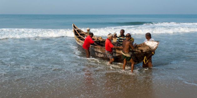 VARKALA, KERALA, INDIA - 2014/02/18: A group of fishermen is pulling a boat out of the sea onto the beach. (Photo by Frank Bienewald/LightRocket via Getty Images)