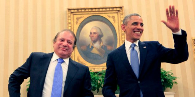 WASHINGTON, DC - OCTOBER 23: Pakistan Prime Minister Nawaz Sharif (L) meets with U.S. President Barack Obama in the Oval Office of the White House October 23, 2013 in Washington, DC. Sharif met with U.S. President Barack Obama for bilaterial meetings. (Photo by Dennis Brack-Pool/Getty Images)