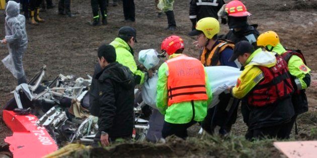 TAIWAN, CHINA -FEBRUARY 06: (CHINA MAINLAND OUT)Firefighters keep on searching the missings of TransAsia air crash on 06th February, 2015 in Taipei, Taiwan, China(Photo by TPG/Getty Images)