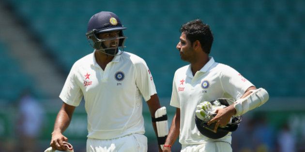 SYDNEY, AUSTRALIA - JANUARY 09: Ravichandran Ashwin of India talks to team mate Bhuvneshwar Kumar during day four of the Fourth Test match between Australia and India at Sydney Cricket Ground on January 9, 2015 in Sydney, Australia. (Photo by Cameron Spencer/Getty Images)