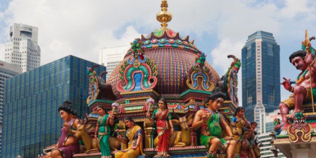 Sri Mariamman Hindu temple and Singapore skyline