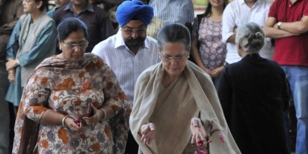 NEW DELHI, INDIA - MARCH 8: Congress president Sonia Gandhi paying her last tributes to Veteran journalist...