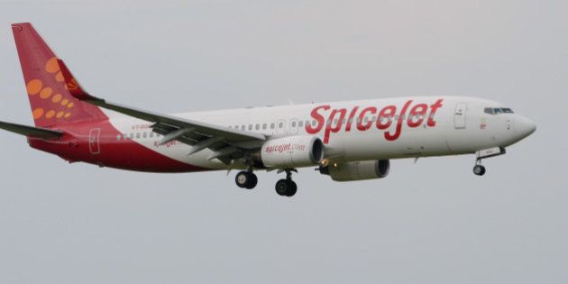 An aircraft of Indian airline Spicejet lands at Indira Gandhi International Airport in New Delhi on September 8, 2012. AFP PHOTO/RAVEENDRAN (Photo credit should read RAVEENDRAN/AFP/GettyImages)