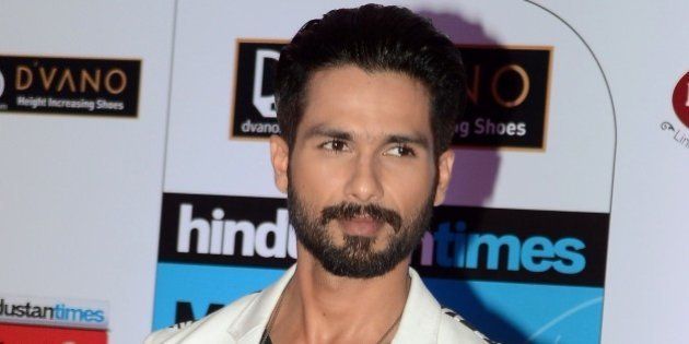 Indian Bollywood actor Shahid Kapoor poses as he attends the HT Mumbai's Most Stylish Awards 2015 ceremony in Mumbai late March 26, 2015. AFP PHOTO/STR (Photo credit should read STRDEL/AFP/Getty Images)