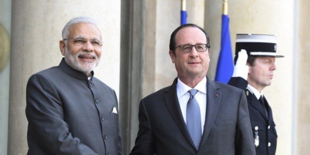 French President Francois Hollande (R) shakes hands with Indian Prime Minister Narendra Modi as he welcomes him to the Elysee Palace in Paris on April 10, 2015. India's prime minister kicked off his maiden trip to Europe on April 10 with all eyes on a potential multi-billion-euro fighter jet deal with France, hailed as the 'contract of the century.' AFP PHOTO / ALAIN JOCARD (Photo credit should read ALAIN JOCARD/AFP/Getty Images)