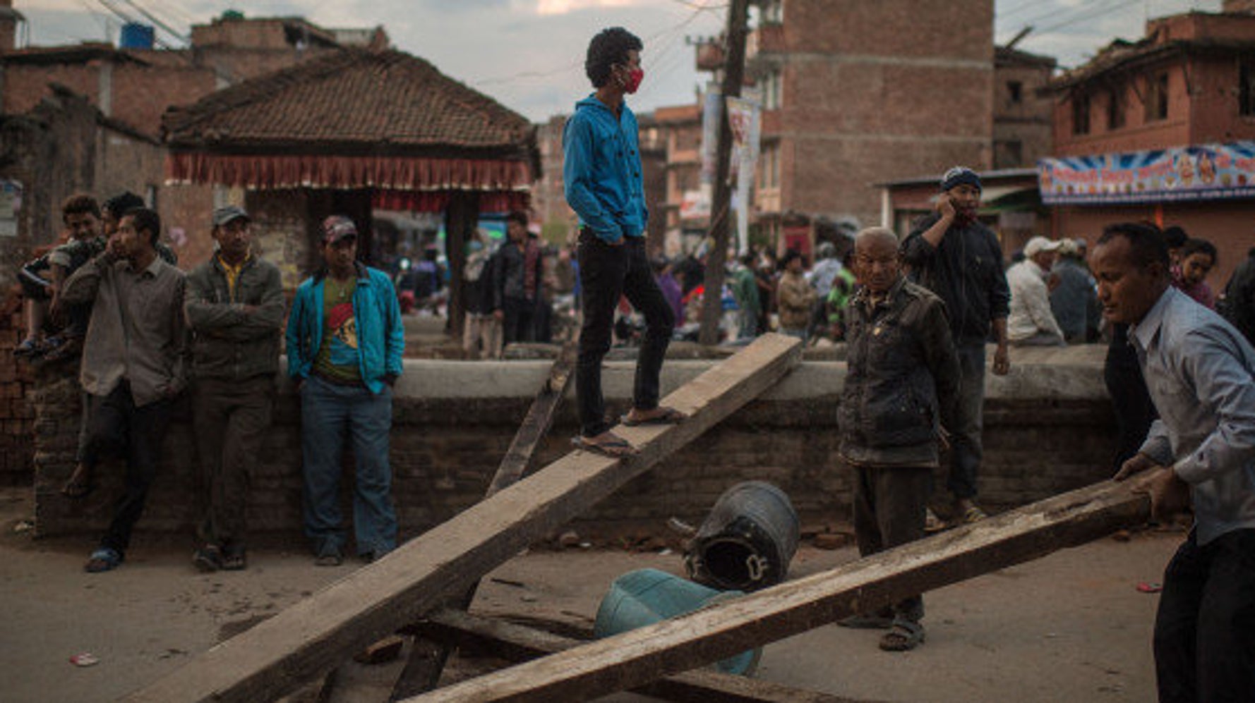 angry-nepali-locals-block-roads-to-protest-against-inadequate-govt-aid