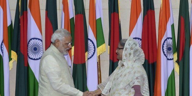 Indian Prime Minister Narendra Modi (L) shakes hand with Bangladeshi Prime Minister Sheikh Hasina Wajid (R) after their meeting at the Prime Minister's Office in Dhaka on June 6, 2015. Bangladesh and India on June 6 sealed a historic land pact to swap territories, which will finally allow tens of thousands of people living in border enclaves to choose their nationality after decades of stateless limbo. AFP PHOTO/ Munir uz ZAMAN (Photo credit should read MUNIR UZ ZAMAN/AFP/Getty Images)