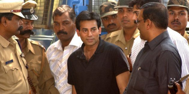 Police personnel surround Abu Salem, center, as he is taken to a forensic science laboratory in Bangalore, India, Wednesday, Dec. 28, 2005. Salem, one of Indias most wanted men, suspected of terrorizing Bollywood and plotting bombings that killed hundreds, was brought to the southern Indian city for brain mapping, polygraph and narco-analysis tests, according to news agency reports. (AP Photo)