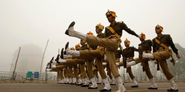 Paramilitary soldiers of Indo Tibetan Border Police or ITBP practice near the India Gate monument ahead of the Republic Day parade in New Delhi, India, Thursday, Jan. 7, 2010. India celebrates its Republic Day on Jan. 26.(AP Photo/Saurabh Das)