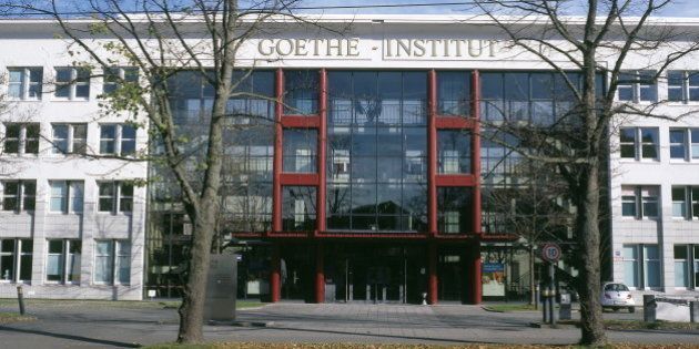 (GERMANY OUT) Goethe-Institut im Zentrum (Sonnenalle 25) - Aussenansicht 2001 (Photo by Kanus/ullstein bild via Getty Images)