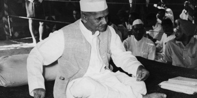Indian Prime Minister Lal Bahadur Shastri (1904 - 1966) celebrates his own and Mahatma Gandhi's birthday at Gandhi's samadhi, or cremation spot, in Delhi, 2nd October 1965. He is using a charkha or spinning wheel, popularised as a symbol of Indian independence by Gandhi. (Photo by Keystone/Hulton Archive/Getty Images)
