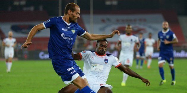 Chennaiyin FC Italian defender Alessandro Potenza (L) fights for the ball with Delhi Dynamos FC Ghanaian forward Richard Gadze during the Indian Super League (ISL) football match between Delhi Dynamos FC and Chennaiyin FC at The Jawarharlal Nehru Stadium in New Delhi on October 8, 2015. AFP PHOTO / SAJJAD HUSSAIN (Photo credit should read SAJJAD HUSSAIN/AFP/Getty Images)