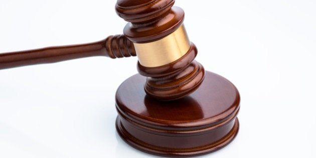 (GERMANY OUT) Richterhammer (Gavel) auf weiÃem Hintergrund. Symbolfoto für Gerechtigkeit (Photo by Wodicka/ullstein bild via Getty Images)