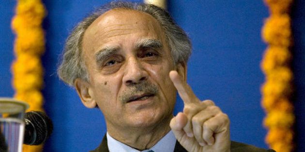 Indian economist Arun Shourie addresses a gathering in Ahmedabad on February 14, 2009. Shourie delivered a lecture entitled Individual Liberty and National Security during the event held at the city's Tagore Hall. AFP PHOTO/ Sam PANTHAKY (Photo credit should read SAM PANTHAKY/AFP/Getty Images)