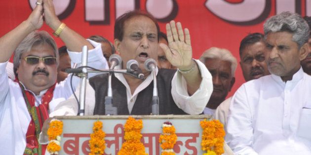GHAZIABAD, INDIA - APRIL 7: Samajwadi party leader Azam Khan addressing an election campaign rally for Party candidate from Ghaziabad, Sudan Rawat at Masuri ground on April 7, 2014 in Ghaziabad, India. (Photo by Sakib Ali/Hindustan Times via Getty Images)