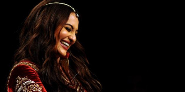 Indian Bollywood actress Sonakshi Sinha showcases a creation by designer JJ Valaya during the Blenders Pride Fashion Tour 2015 in Mumbai late December 4, 2015. AFP PHOTO/Sujit Jaiswal / AFP / SUJIT JAISWAL (Photo credit should read SUJIT JAISWAL/AFP/Getty Images)