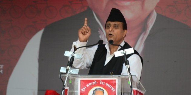 ALLAHABAD, INDIA MARCH 2: Samajwadi Party leader Mohammad Azam Khan addresses the 'Desh Banao, Desh Bachao' rally at Parade Ground on March 2, 2014 in Allahabad, India. UP CM Akhilesh Yadav said his government had undertaken several welfare schemes which are now being aped by other state governments. Samajwadi Party chief Mulayam Singh Yadav attacked on the Narendra Modi, blaming him for the 2002 communal riots in Gujarat. He said BJP and AAP are holding rallies to compete with each other. But the biggest rally is ours in Allahabad. (Photo by Sheeraz Rizvi/Hindustan Times via Getty Images)