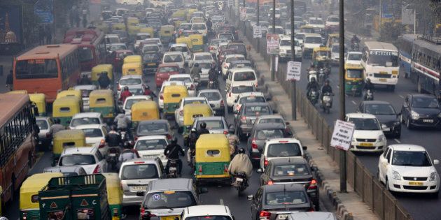NEW DELHI, INDIA - JANUARY 4: Traffic during odd-even vehicle formula at ITO crossing on January 4, 2016 in New Delhi, India. Contrary to apprehensions, Delhi's odd-even vehicle scheme aimed at battling pollution did not lead to the feared problems on Monday, the first full working day of the New Year. The 15-day odd-even scheme started on January 1 and aims to put odd numbered vehicles on the roads on odd dates and even numbered vehicles on even dates. (Photo by Arvind Yadav/Hindustan Times via Getty Images)